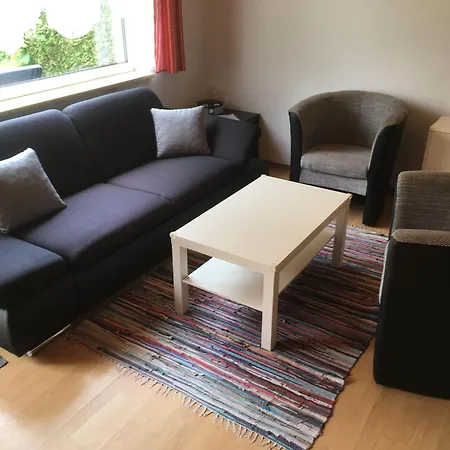 別荘 Ferienhaus-mit-terrasse-und-grossem-garten *