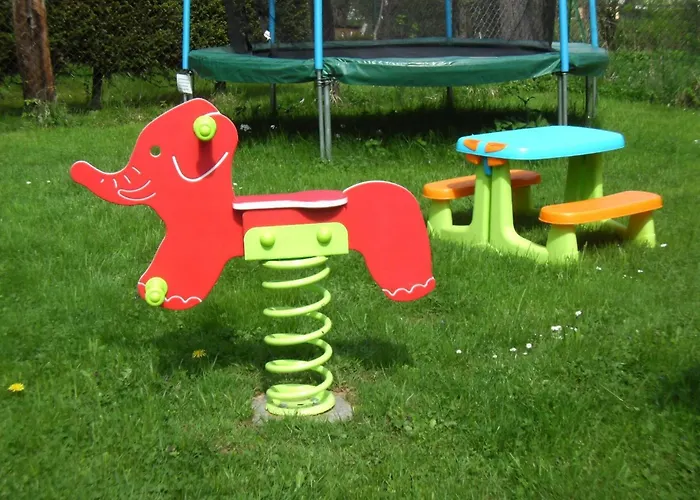 Ferienhaus-mit-terrasse-und-grossem-garten